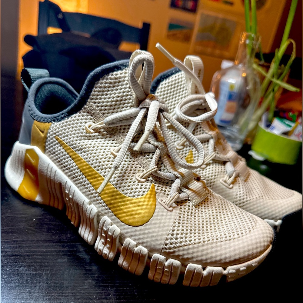 Nike Free Metcon 3 `light Orewood Brown Metallic Gold`